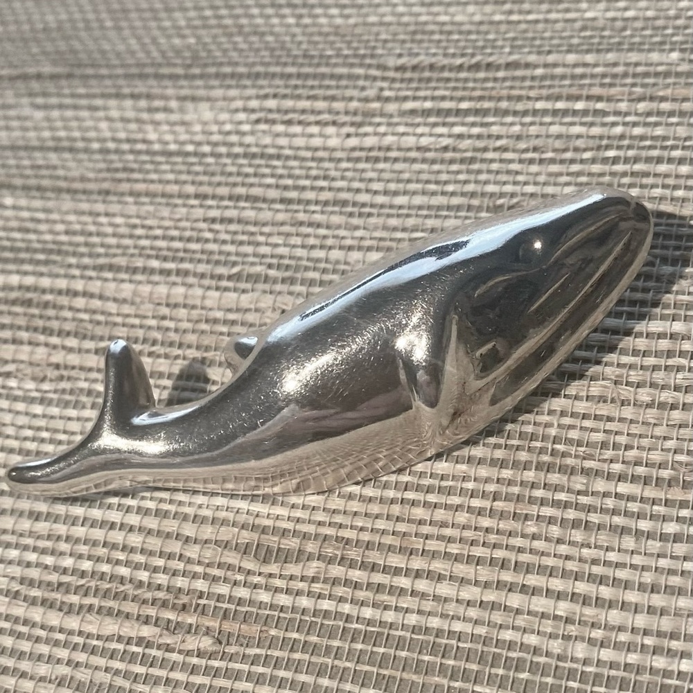 Sterling Silver large puff style whale pin/brooch.Excellent condition!